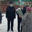 Александр Плотников поздравляет жительницу блокадного Ленинграда Олимпиаду Албатс  с годовщиной полного освобождения города - Администрация г.о. Егорьевск
