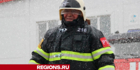 Командира пожарной части проводили на заслуженный отдых под брызги воды - Regions.Ru