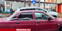Вандал краской разрисовал машину и камеру у подъезда в Егорьевске - Regions.Ru