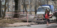 Провал грунта на Горького устраняют рядом жилым домом - Regions.Ru