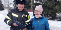 Пожарные вместо Деда Мороза: в Егорьевске проходят необычные профилактические визиты - Regions.Ru
